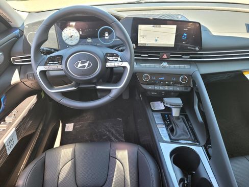 New 2026 Hyundai Elantra Limited FWD image 14
