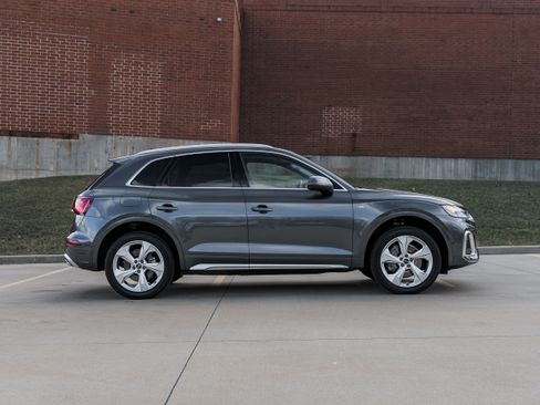 Used 2023 Audi Q5 2.0T Prestige w/ Prestige Package image 3