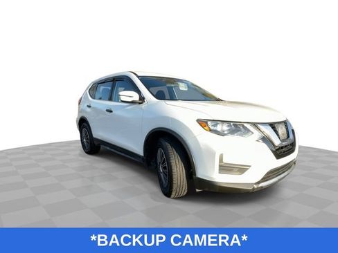 Used 2017 Nissan Rogue S image 2