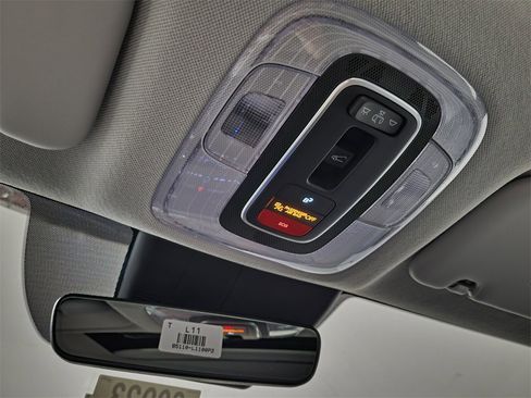 New 2025 Hyundai Elantra Limited image 18