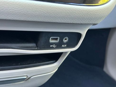 Certified 2020 Chrysler Pacifica Touring-L image 48