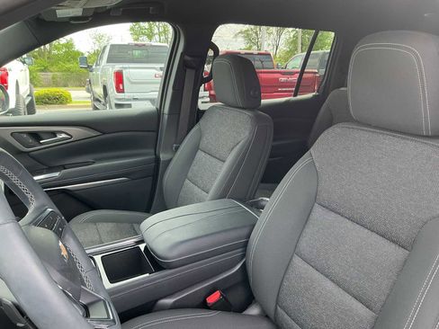 Used 2025 Chevrolet Traverse LT FWD image 22