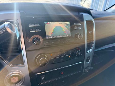 Used 2018 Nissan Titan 4x4 Crew Cab image 6