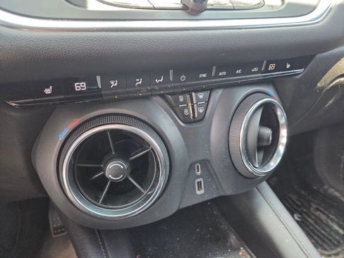 Used 2021 Chevrolet Blazer LT FWD image 15