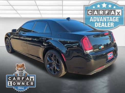 Used 2023 Chrysler 300 Touring w/ Sport Appearance Package image 2