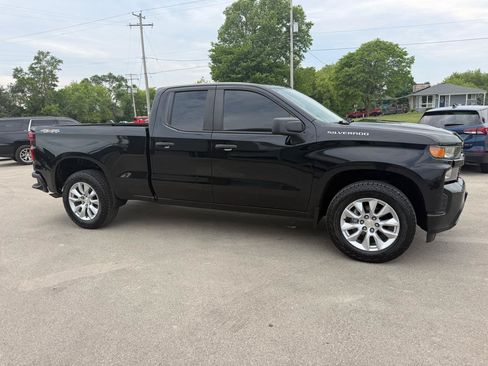 Used 2021 Chevrolet Silverado 1500 Custom AWD/4WD image 12