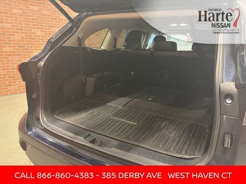 Used 2021 Toyota Highlander XLE image 26