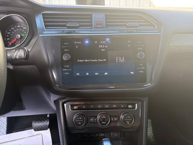 Used 2020 Volkswagen Tiguan SE w/ Panoramic Sunroof Package AWD/4WD image 24