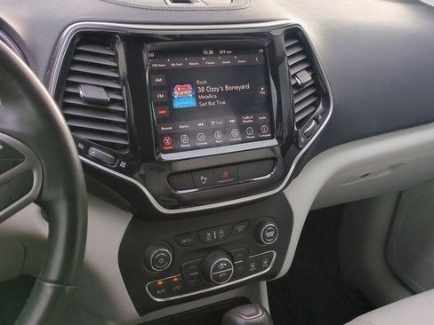 Used 2019 Jeep Cherokee Limited image 28