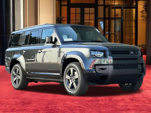 New 2026 Land Rover Defender 130 X-Dynamic SE image 8