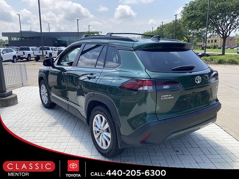 Used 2026 Toyota Corolla Cross LE FWD image 2