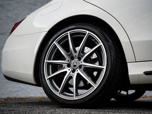 Used 2018 Mercedes-Benz S 560 Sedan w/ AMG Line Exterior image 18