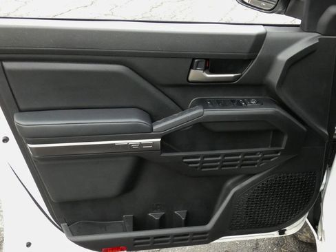 Used 2025 Toyota Tacoma TRD Off-Road image 14