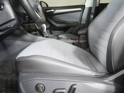 Used 2025 Volkswagen Jetta SE FWD image 9