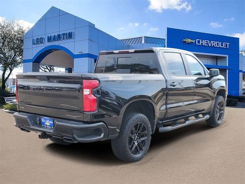 Used 2020 Chevrolet Silverado 1500 LT Trail Boss w/ Midnight Edition image 3