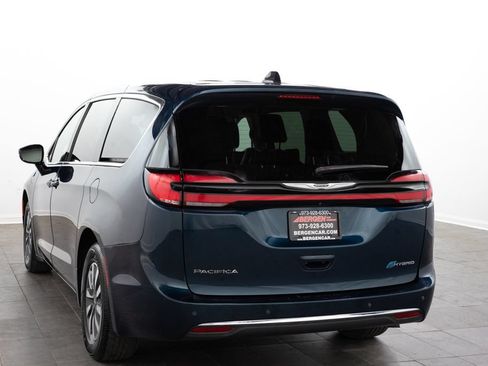 Used 2024 Chrysler Pacifica Limited FWD image 12