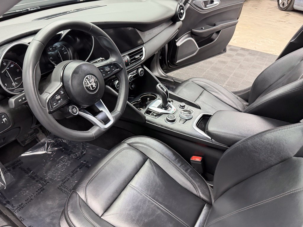 Used 2020 Alfa Romeo Giulia w/ Quick Order Package 22K Sport RWD image 31