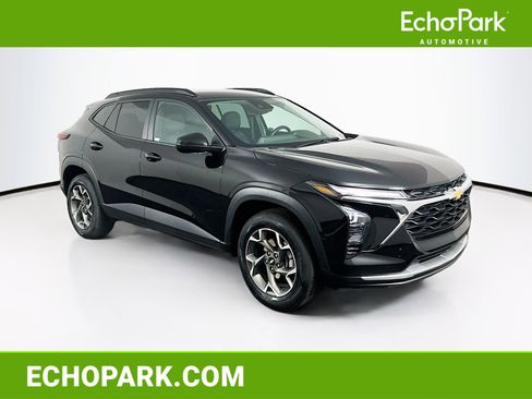 Used 2025 Chevrolet Trax LT w/ LT Convenience Package image 1