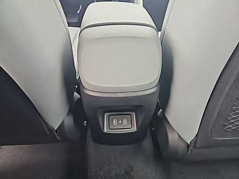 New 2026 Hyundai Elantra Limited image 33