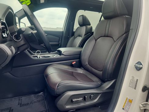 Used 2025 Honda Pilot Black Edition image 28