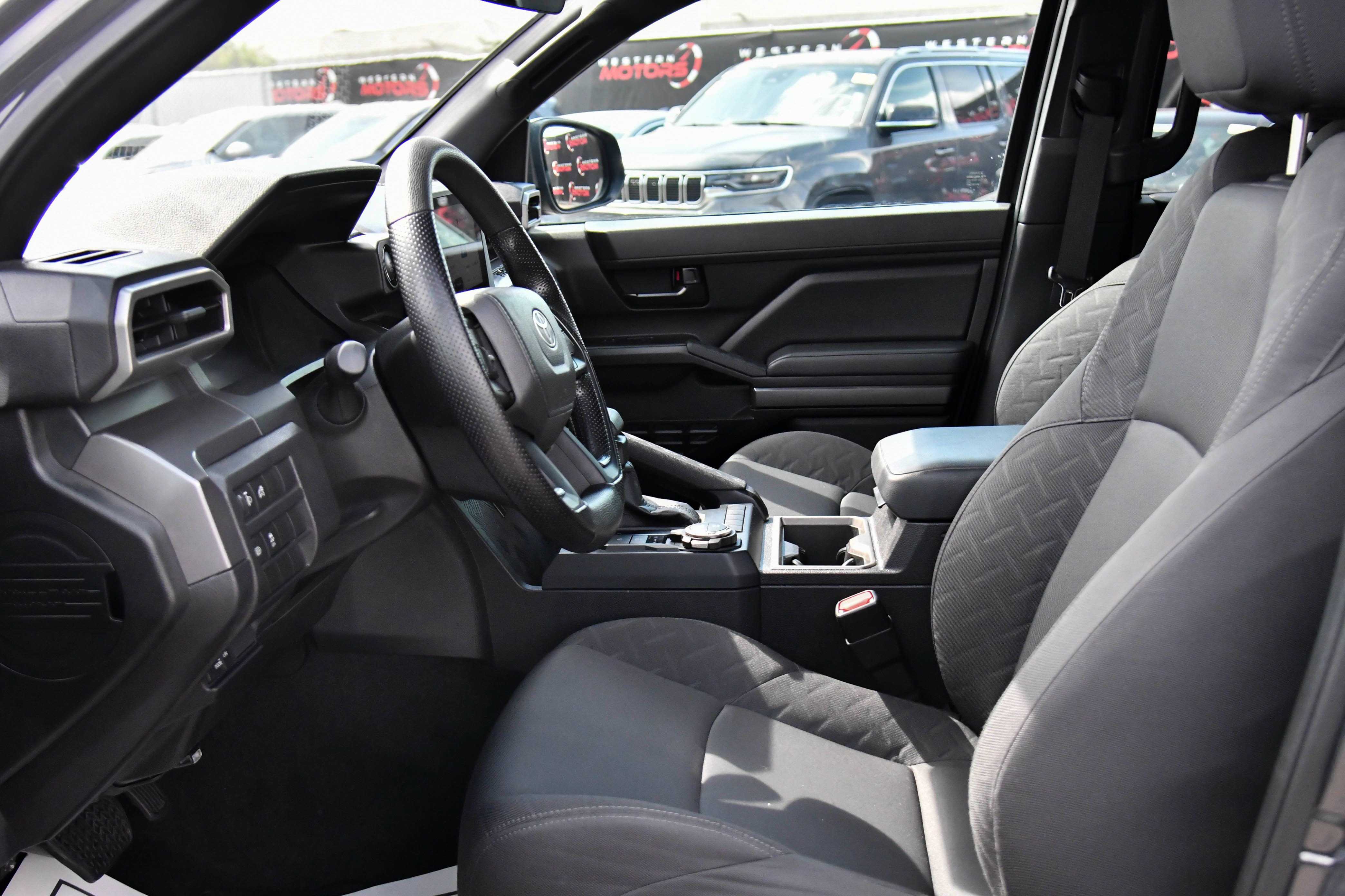 Used 2025 Toyota Tacoma SR5 AWD/4WD image 17