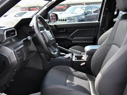 Used 2025 Toyota Tacoma SR5 AWD/4WD image 17