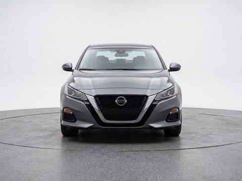 Used 2025 Nissan Altima 2.5 SV FWD image 2