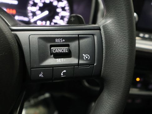 Used 2022 Nissan Rogue S image 35