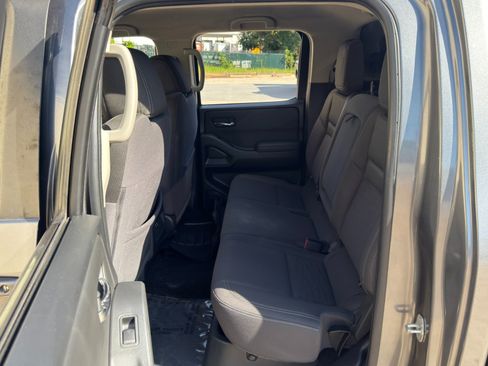 Used 2022 Nissan Frontier SV RWD image 32