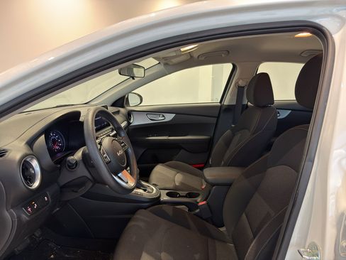 Used 2023 Kia Forte LXS w/ LXS Technology Package FWD image 12