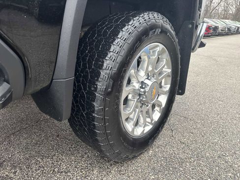 Used 2025 Chevrolet Silverado 3500 LTZ w/ LTZ Premium Package image 16