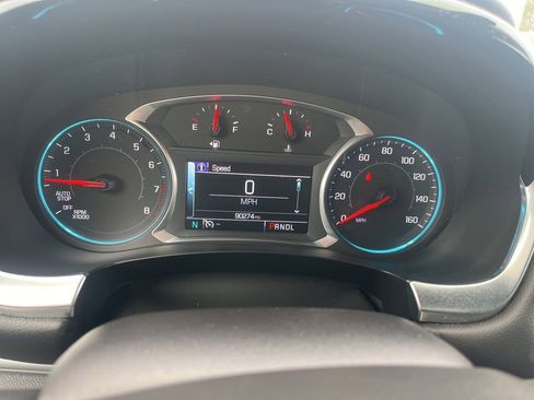 Used 2019 Chevrolet Traverse LT image 2