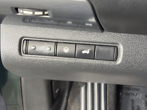 Used 2023 Nissan Pathfinder SL AWD/4WD image 30