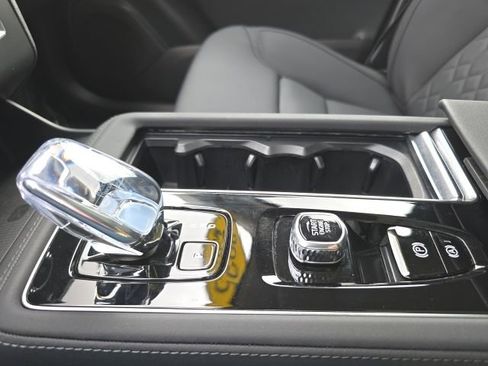 Certified 2025 Volvo XC90 B5 Plus AWD/4WD image 37