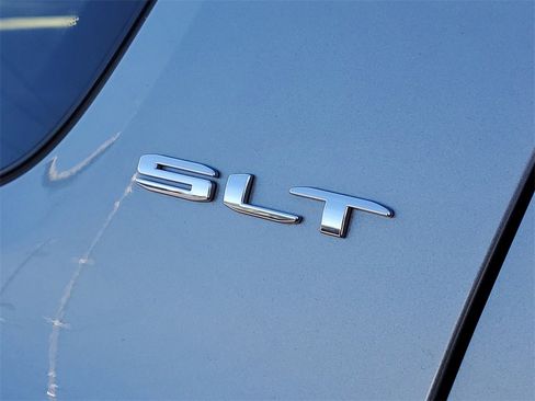 Used 2023 GMC Acadia SLT w/ Preferred Package image 7