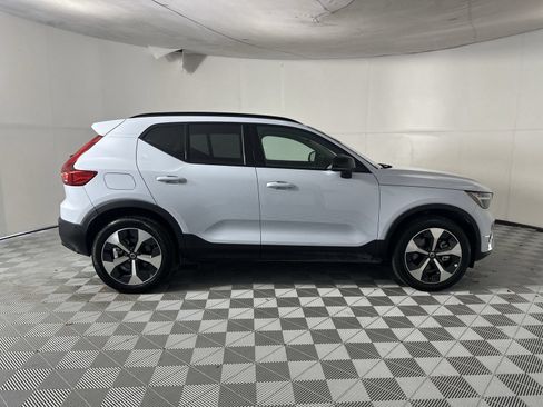 Used 2026 Volvo XC40 B5 Plus AWD/4WD image 9