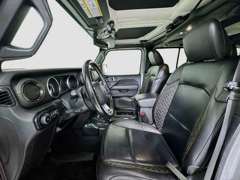 Used 2021 Jeep Wrangler Unlimited Sahara w/ Altitude image 9