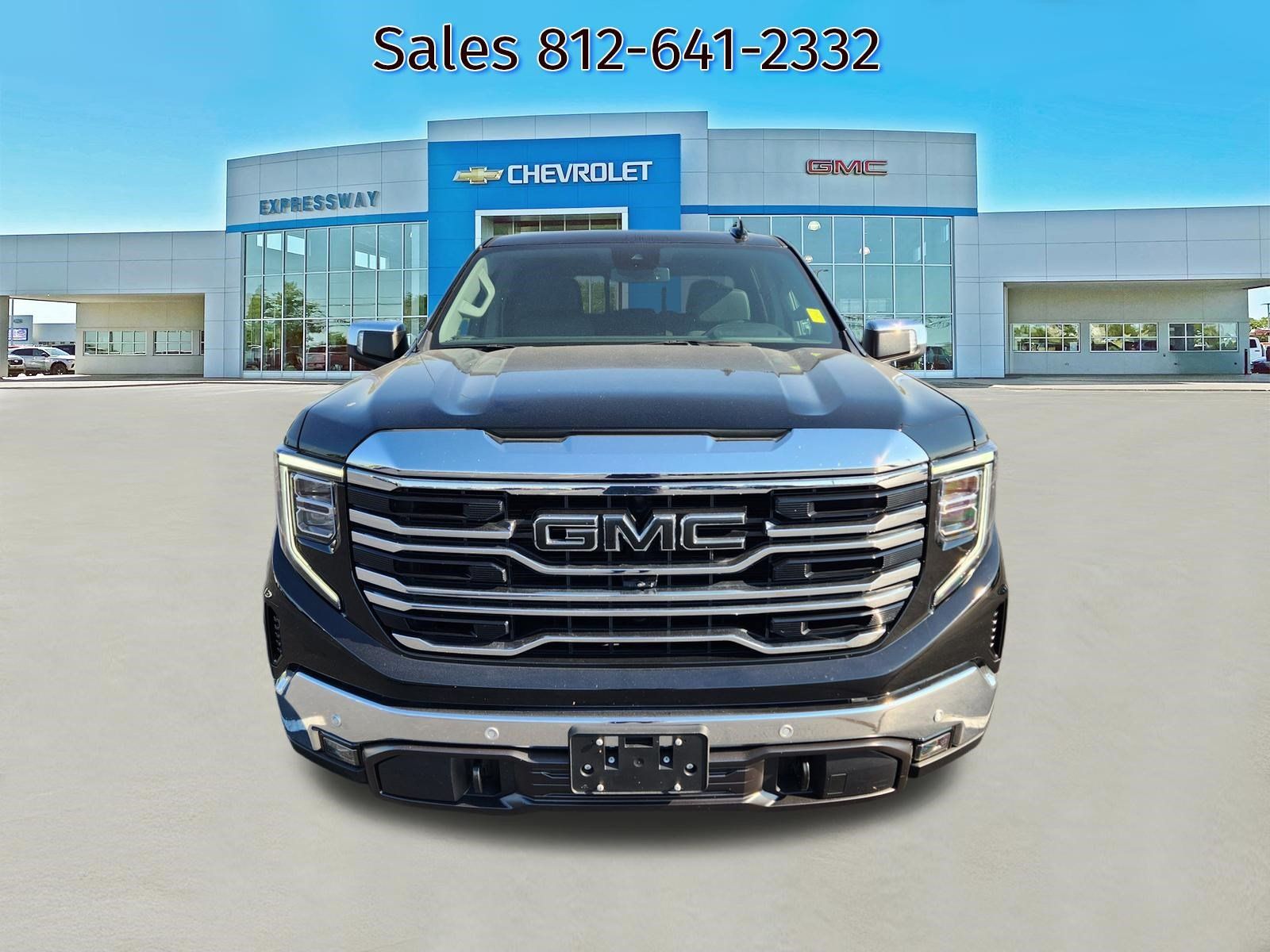 Used 2024 GMC Sierra 1500 SLT w/ SLT Premium Plus Package AWD/4WD image 2