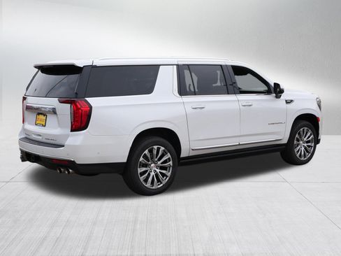 Used 2023 GMC Yukon XL Denali w/ Denali Reserve Package AWD/4WD image 7