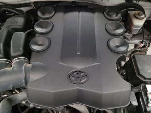Used 2018 Toyota 4Runner SR5 RWD image 30