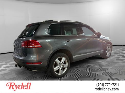 Used 2014 Volkswagen Touareg VR6 AWD/4WD image 3