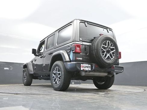 Used 2025 Jeep Wrangler Unlimited Sahara AWD/4WD image 53