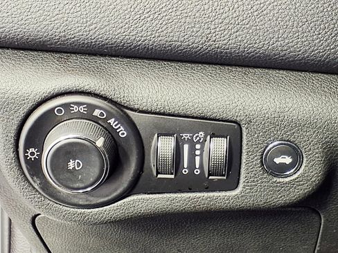 Used 2015 Chrysler 200 S FWD image 15