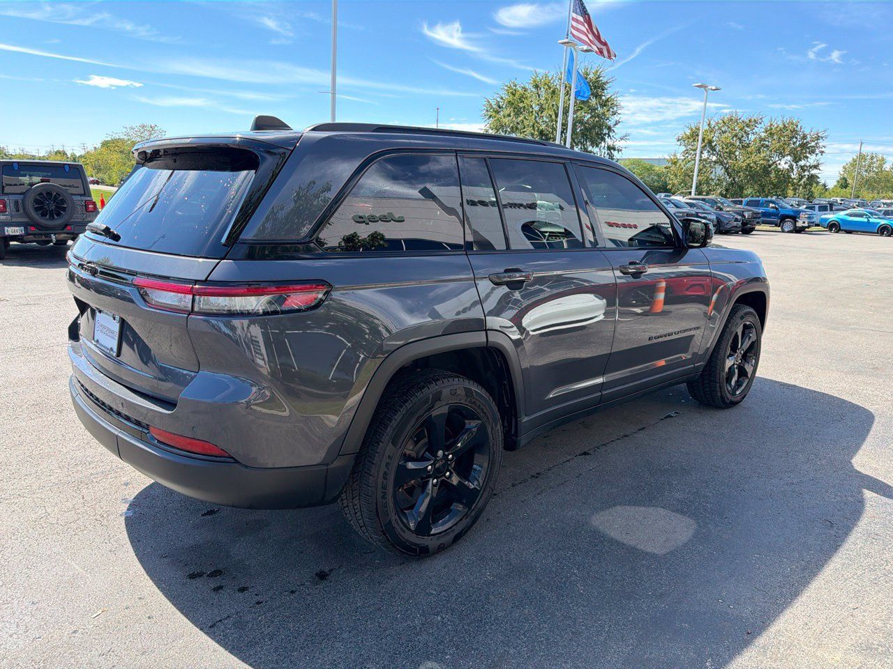 Used 2023 Jeep Grand Cherokee Altitude AWD/4WD image 10