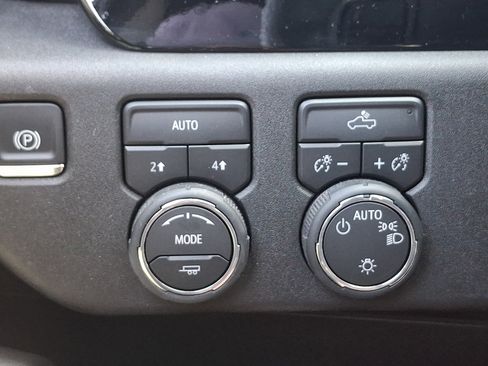 Certified 2026 Chevrolet Silverado 1500 LT AWD/4WD image 24