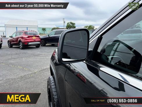 Used 2013 Jeep Grand Cherokee Overland w/ Advance Technology Group AWD/4WD image 29