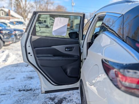 Used 2019 Nissan Murano SV w/ Premium Package image 32