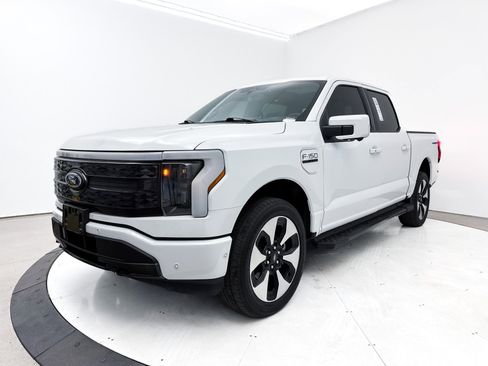 Used 2023 Ford F150 Lightning Platinum image 15