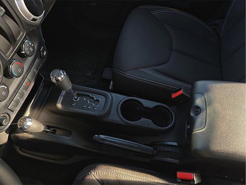 Used 2015 Jeep Wrangler Rubicon w/ Power Convenience Group image 20