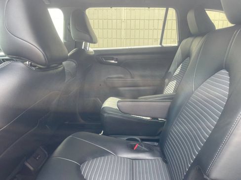Used 2025 Toyota Highlander XSE AWD/4WD image 11
